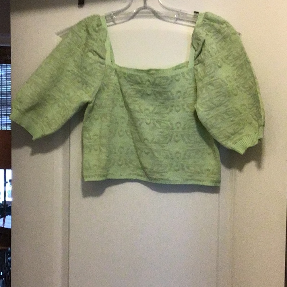 New with tags Pink Ripple Crop top
